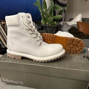 White Timberlands 7W